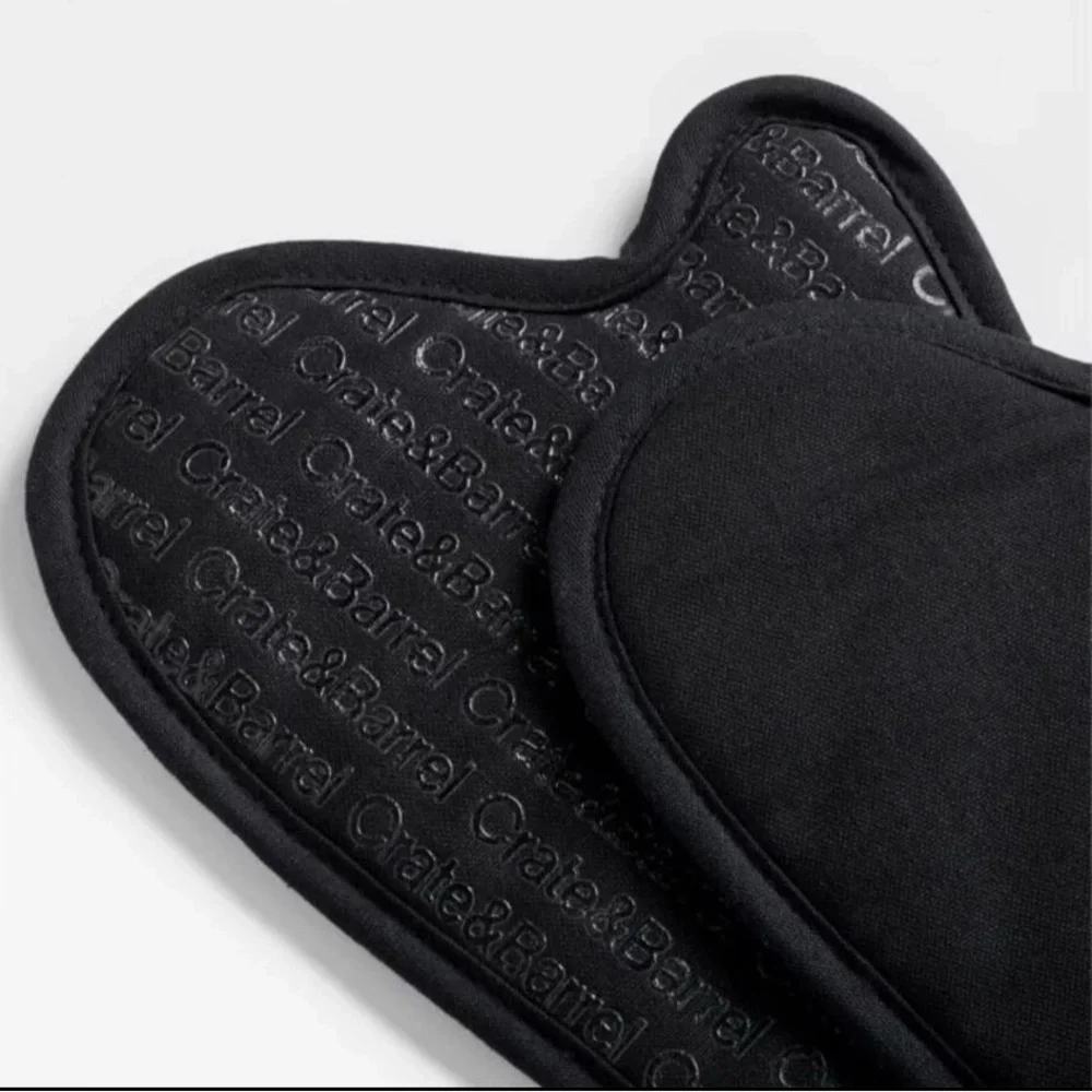 Crate&Barrel Silicone Double Grip Quilted Oven Mitts -New